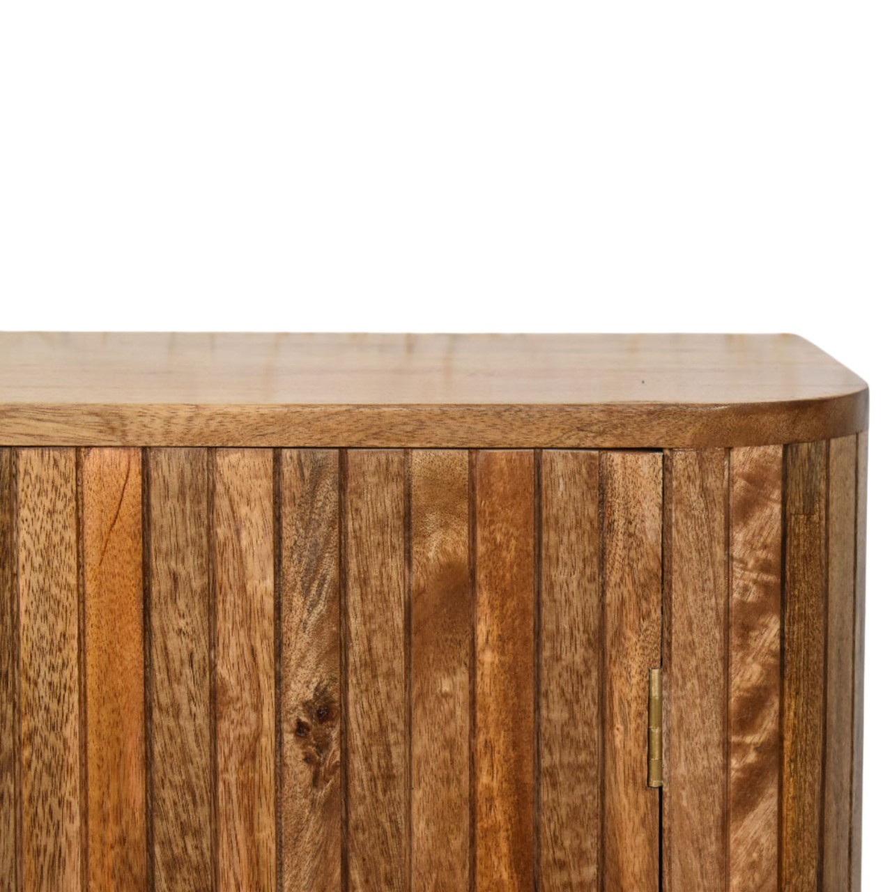 Schrank mit geriffelter Rundung