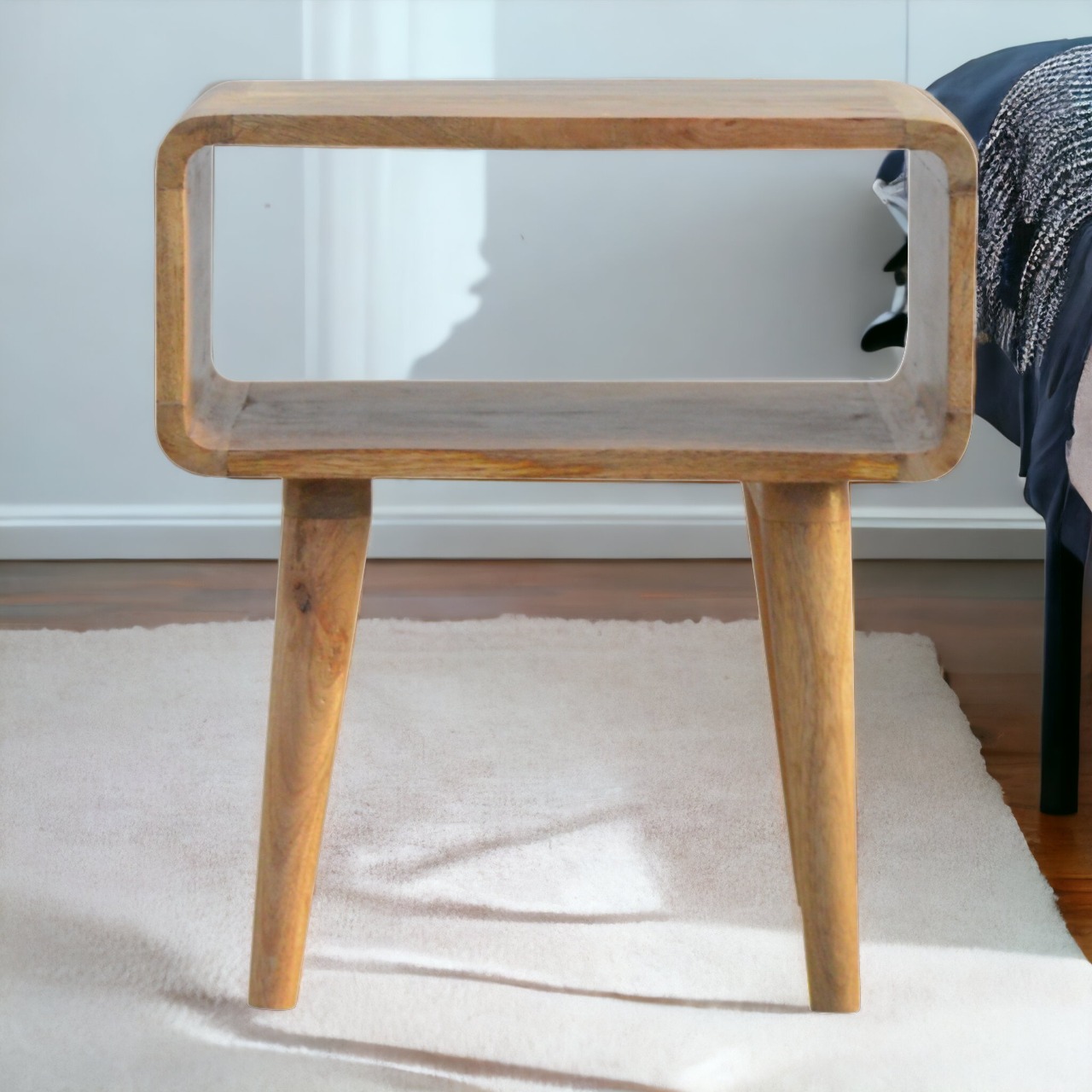 Geschwungenes offenes Bett