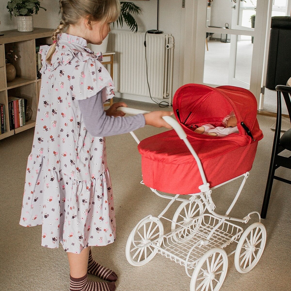 BabyTrold TRILLE Classic Puppenwagen Rot nostalgisch, 77 cm