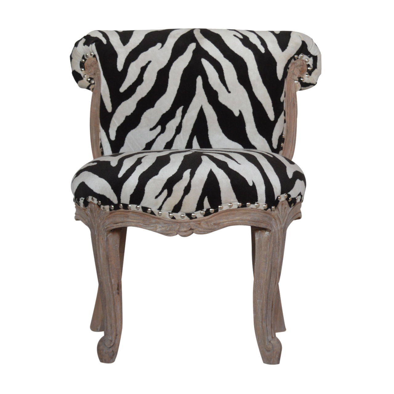 Stuhl mit Zebra-Muster und Nieten