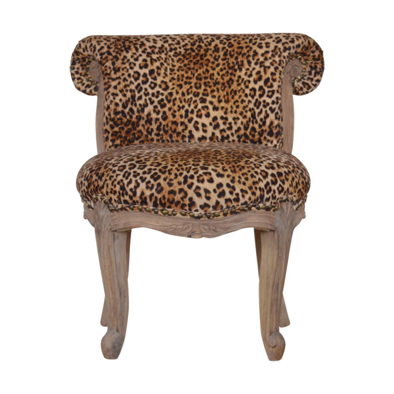 Stuhl mit Leopardenmuster und Nieten