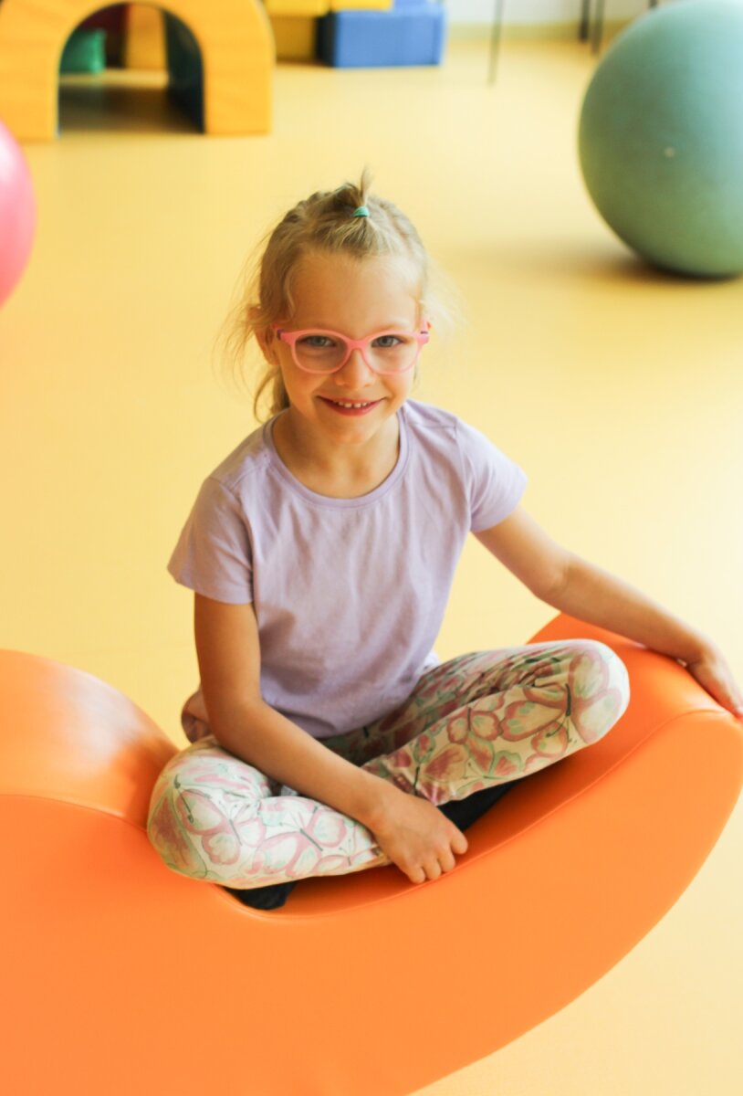 IGLU Double Rocker Buddy - Orange - Kinderschaukel/Wippe mit 2 Bögen aus Schaumstoff für Kinder 1–10 Jahre