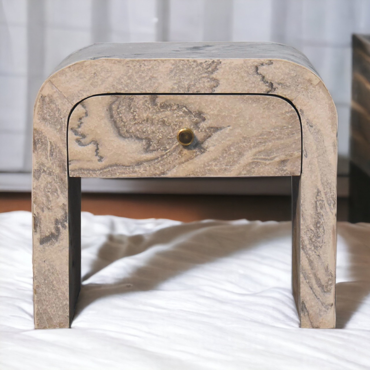 Nouveau Nachttisch