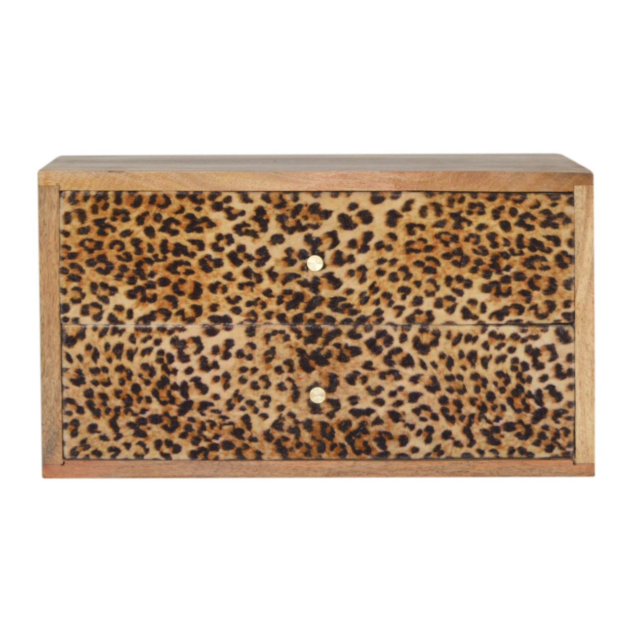Nachttisch mit Leopardenmuster an der Wand