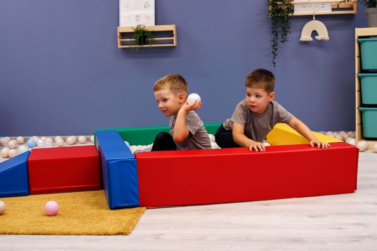 IGLU Ball Play Heaven - Mehrfarbig - Bällebad Rahmen für Kinder zwischen 1-7 Jahre (ohne Füllung)