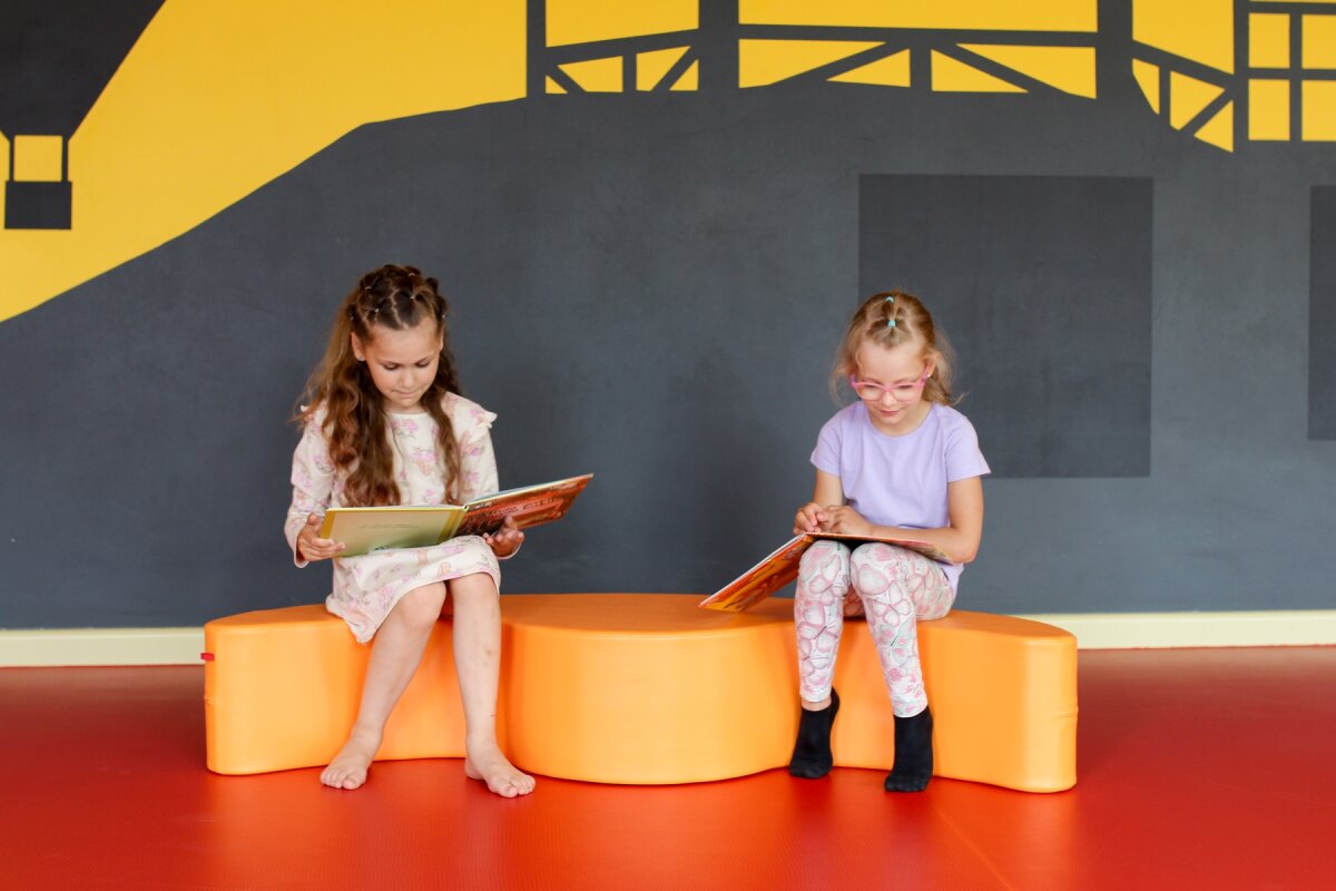 IGLU Double Rocker Buddy - Orange - Kinderschaukel/Wippe mit 2 Bögen aus Schaumstoff für Kinder 1–10 Jahre