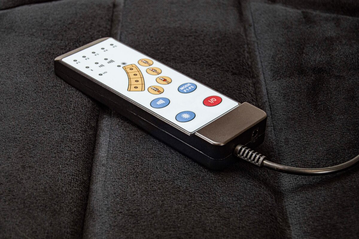 Jocca Infrarot-Wärmematte mit Vibrations-Massage – 10 Motoren, 5 Programme, 3 Intensitäten, sanfte Ganzkörper-Stimulation, faltbar