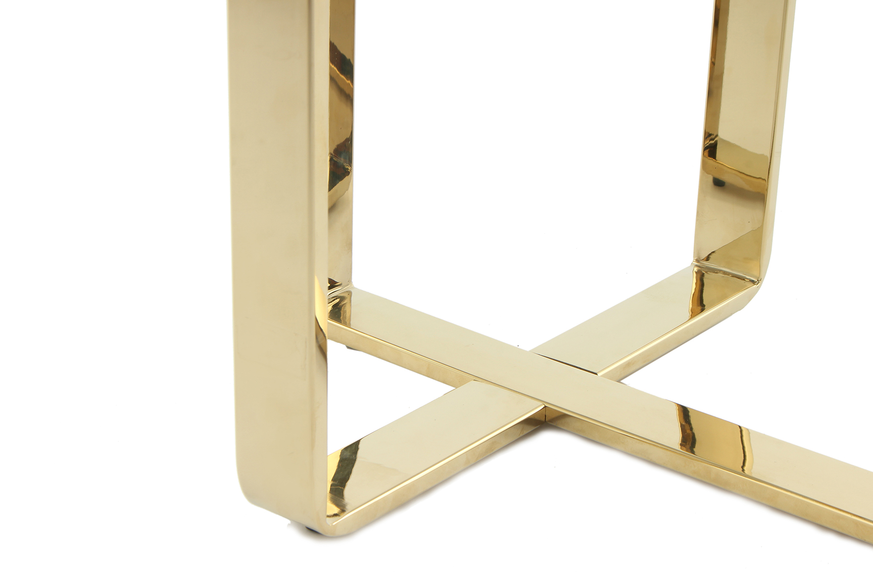 Beistelltisch mit Goldfarbe