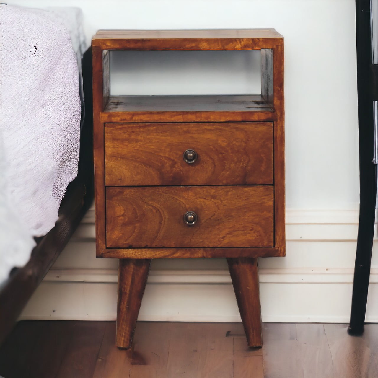Mini Classic Chestnut Nachttisch