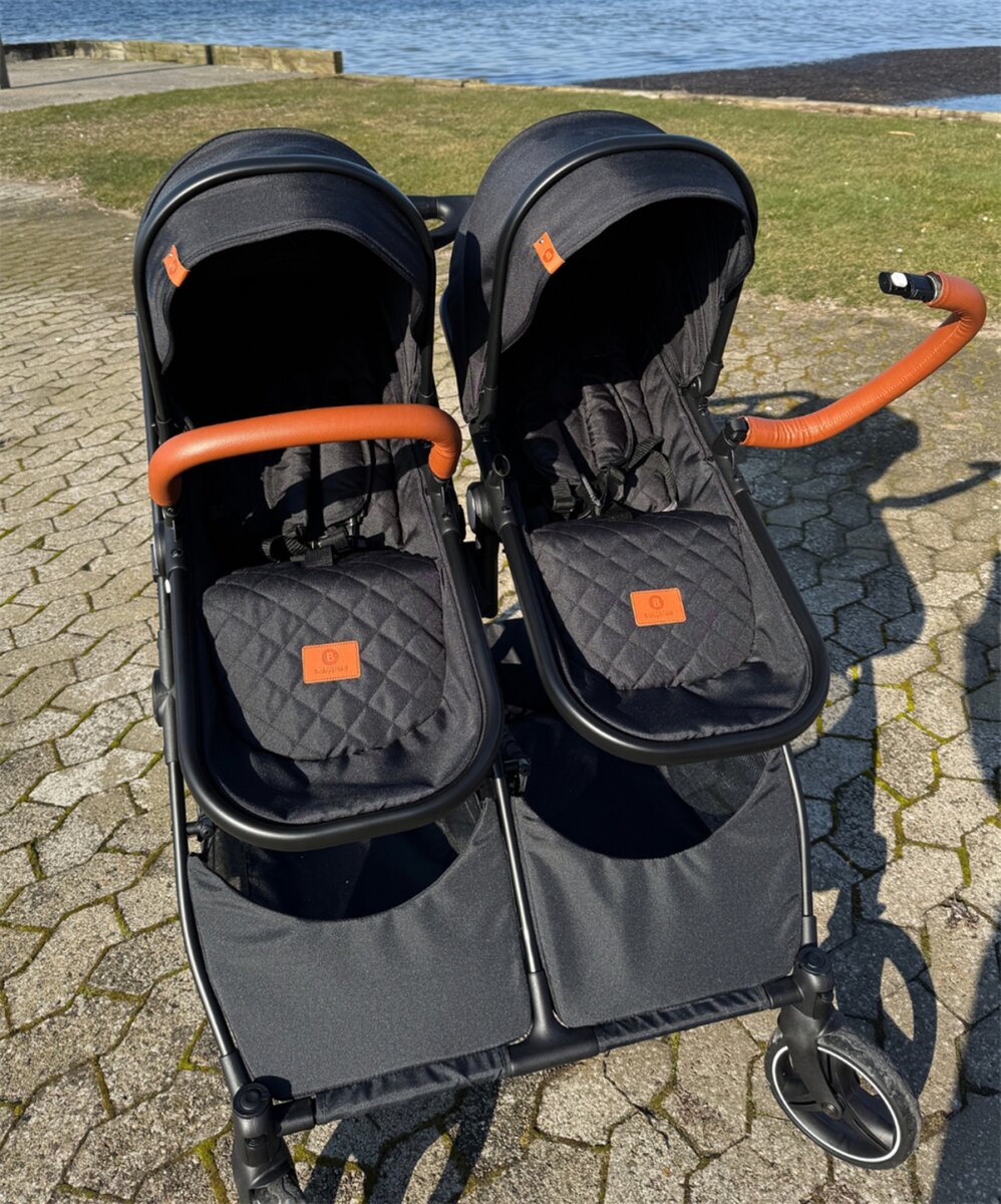 BabyTrold Sibbi Duo night Geschwisterwagen für zwei Kinder mit drehbaren Sitzen und Eco-Leder