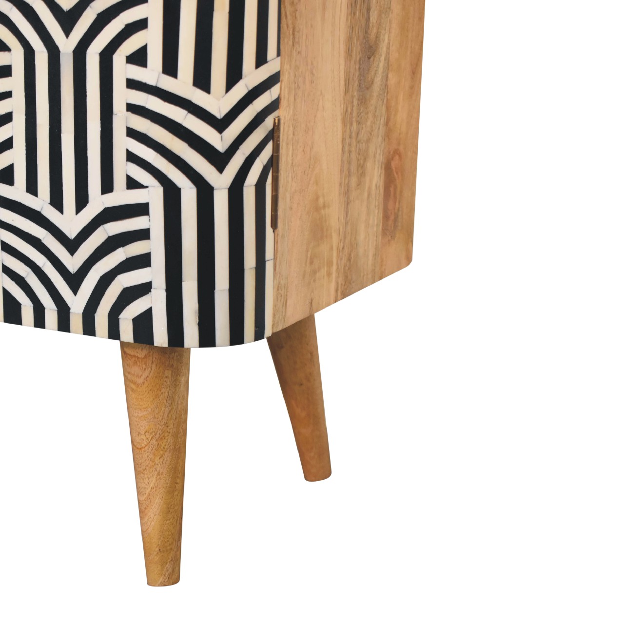 Edessa-Schrank mit Knochenintarsien