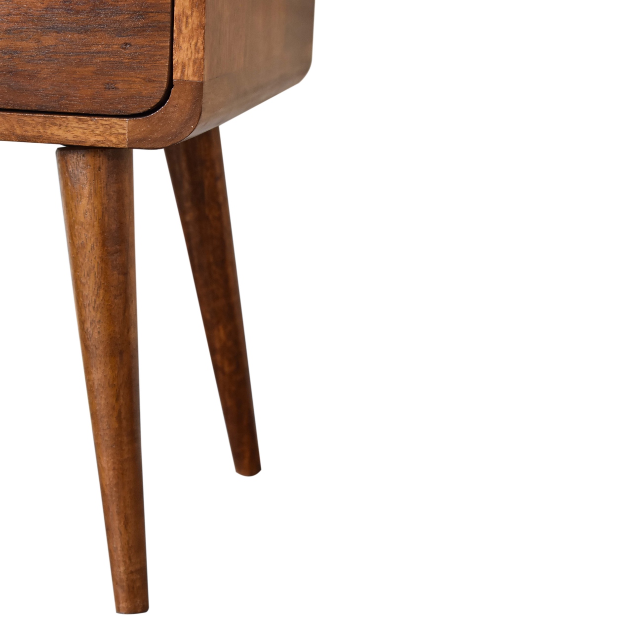 Mini Chestnut – geschwungenes Nachttischchen