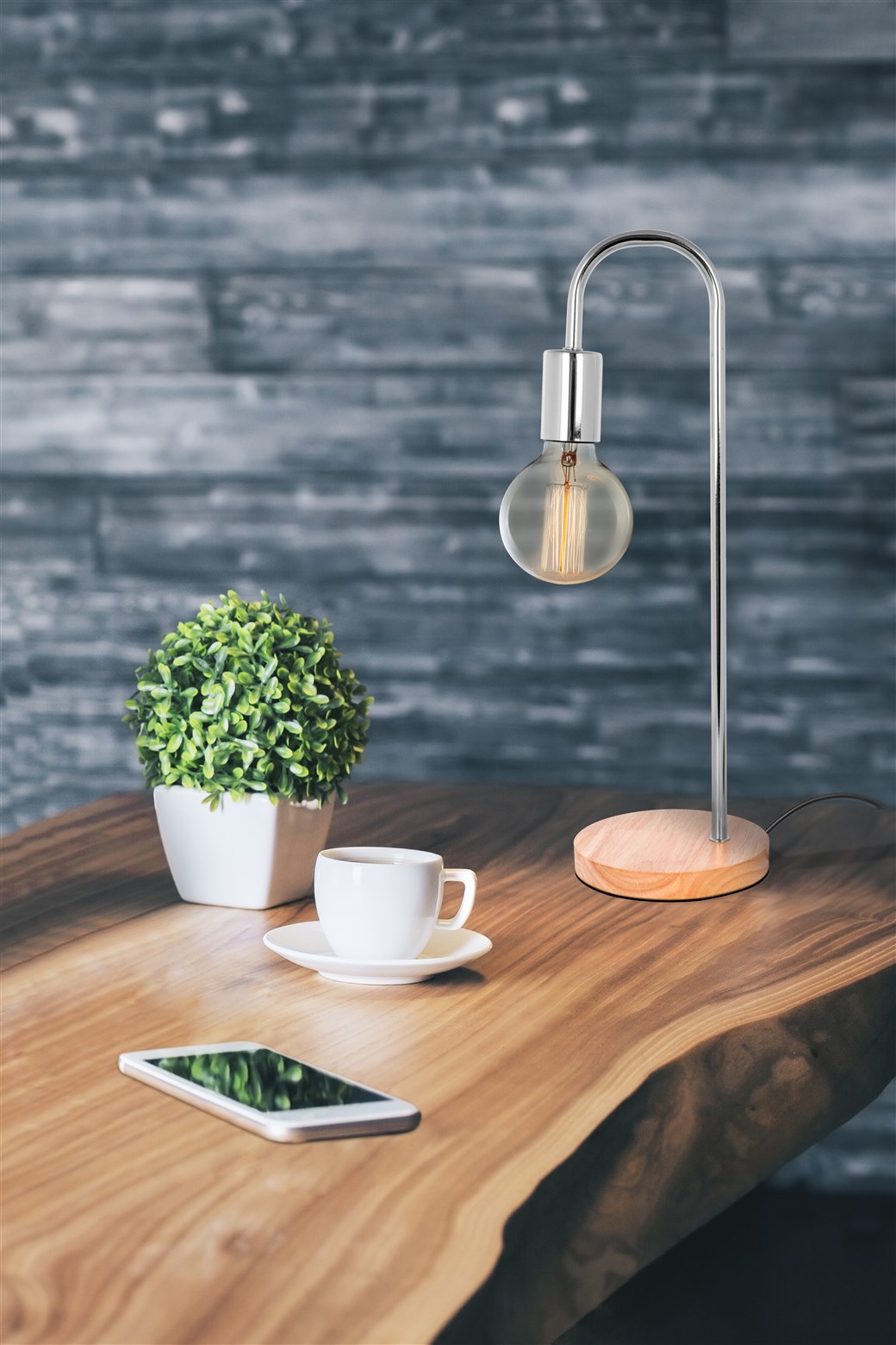 Elegante Tischlampe Chrom