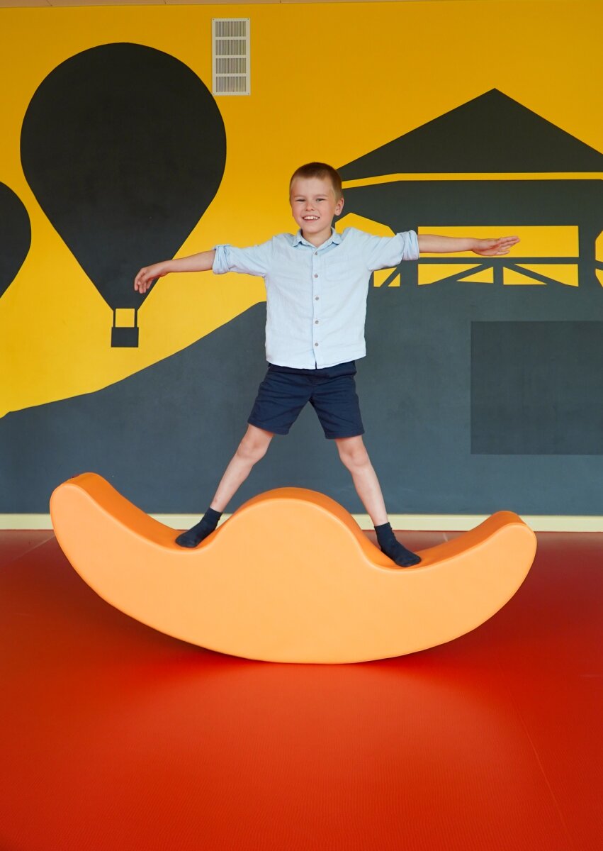 IGLU Double Rocker Buddy - Orange - Kinderschaukel/Wippe mit 2 Bögen aus Schaumstoff für Kinder 1–10 Jahre
