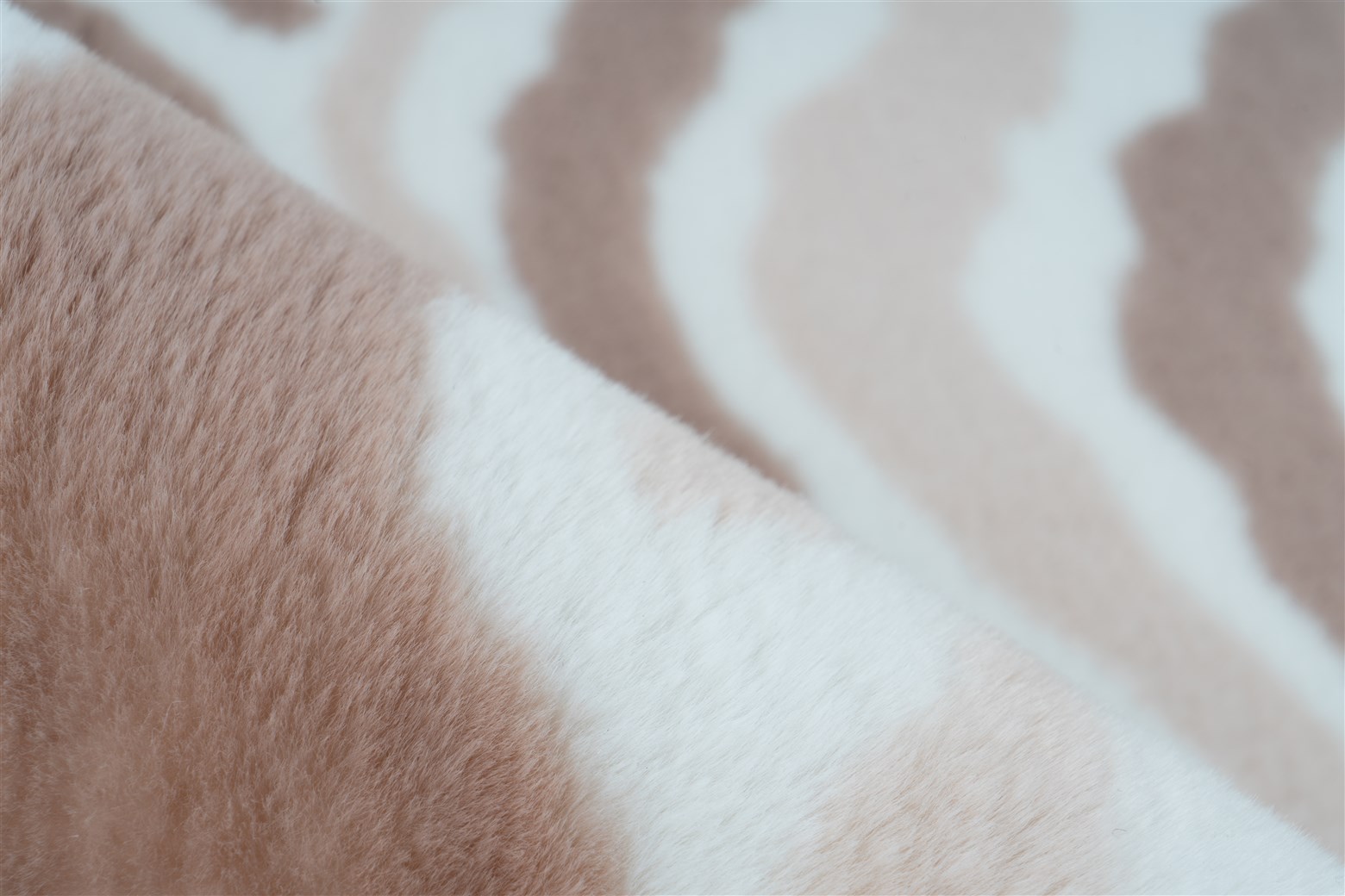 Teppich Rabbit Animal 425 Elfenbein / Taupe / Weiß 160cm x 230cm