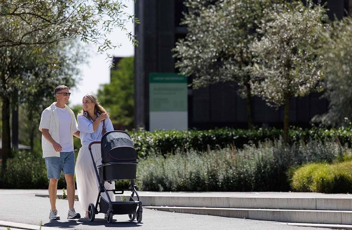 BabyTrold Alex 2in1 Kinderwagen Night mit Babywanne, Sportsitz und Fußsack