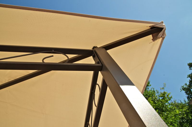 Pavillon mit 2 Bänken + Tisch