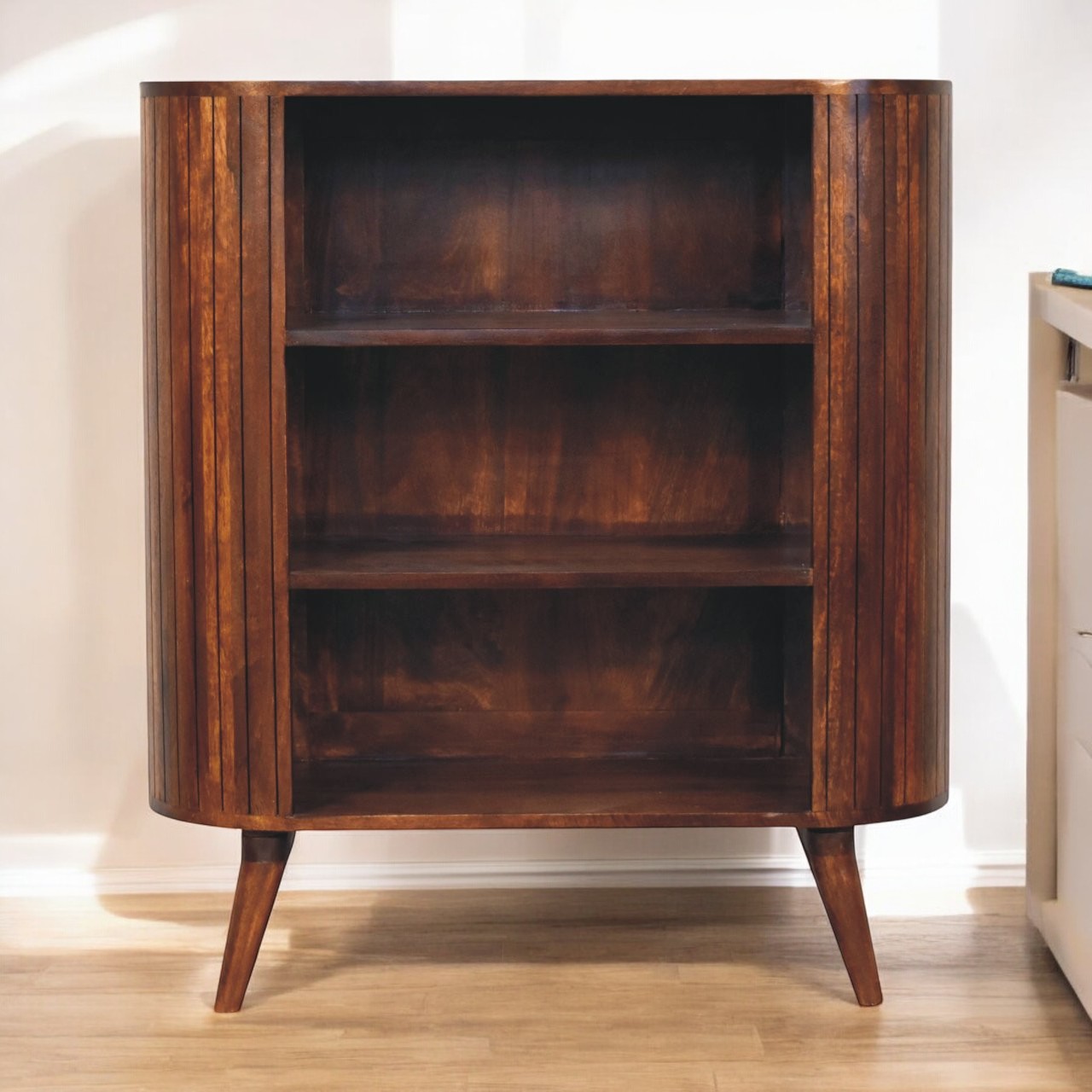 Cortez Chestnut Vitrinenschrank